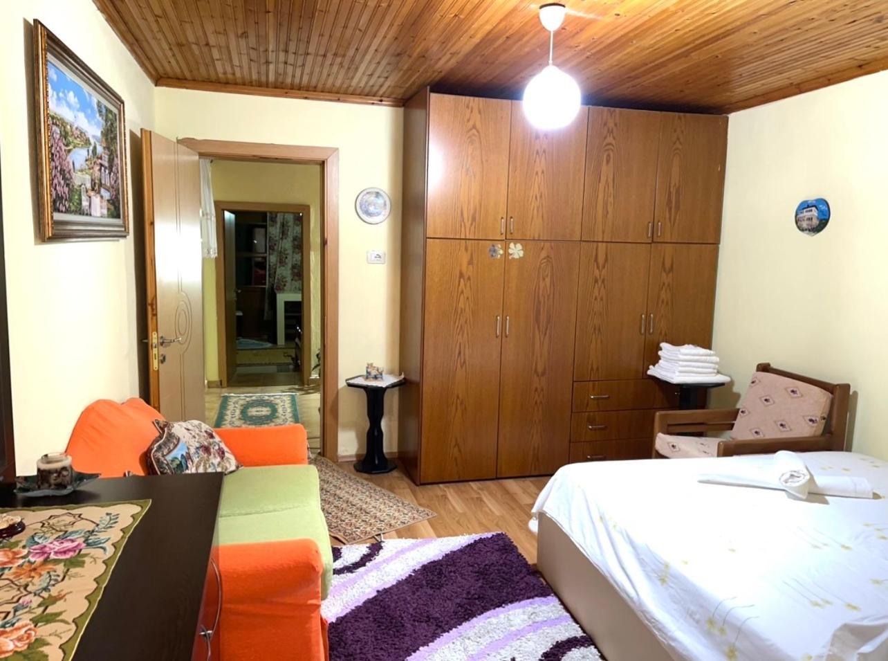 Blue Guesthouse Гирокастра Экстерьер фото