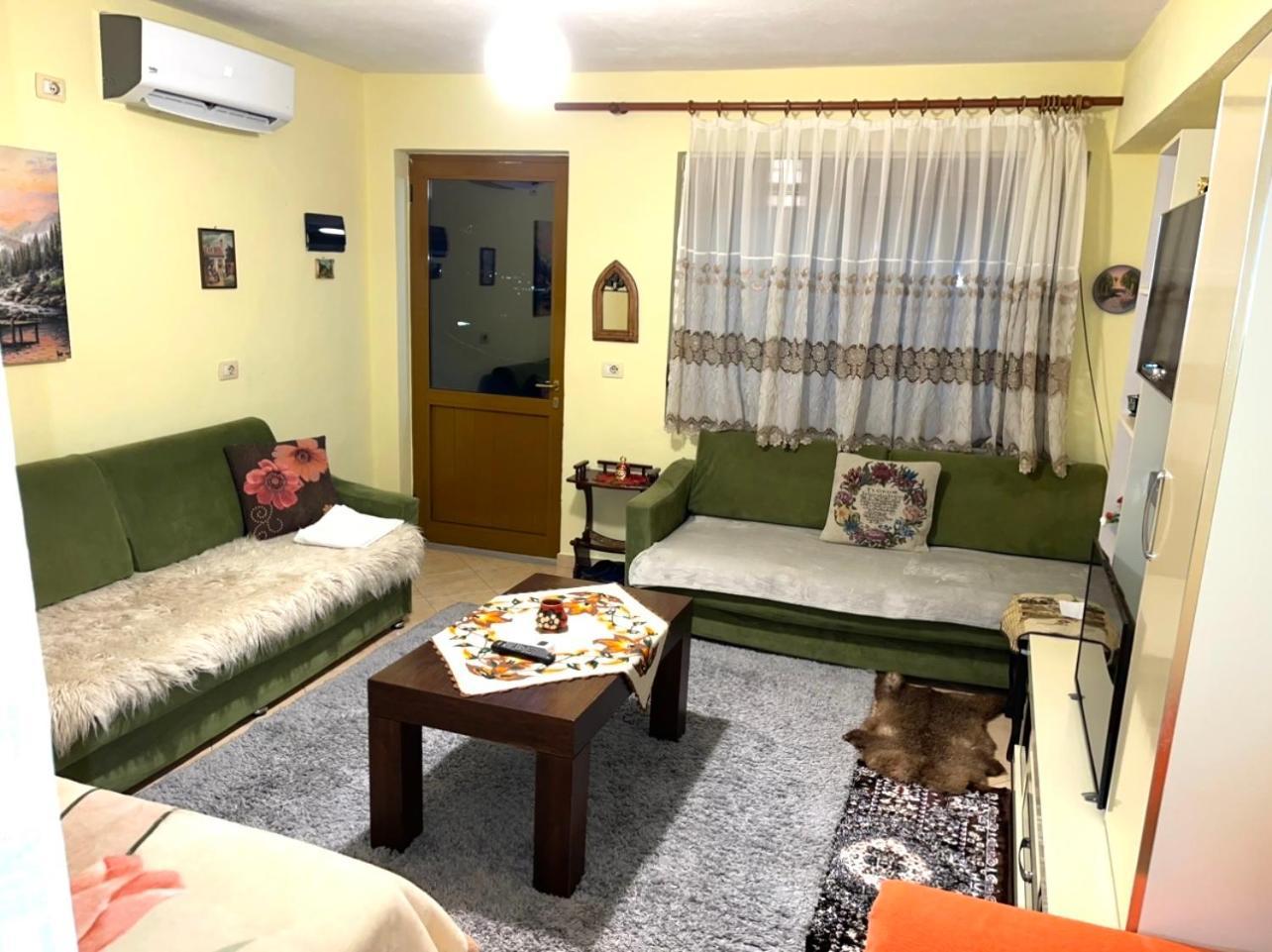 Blue Guesthouse Гирокастра Экстерьер фото